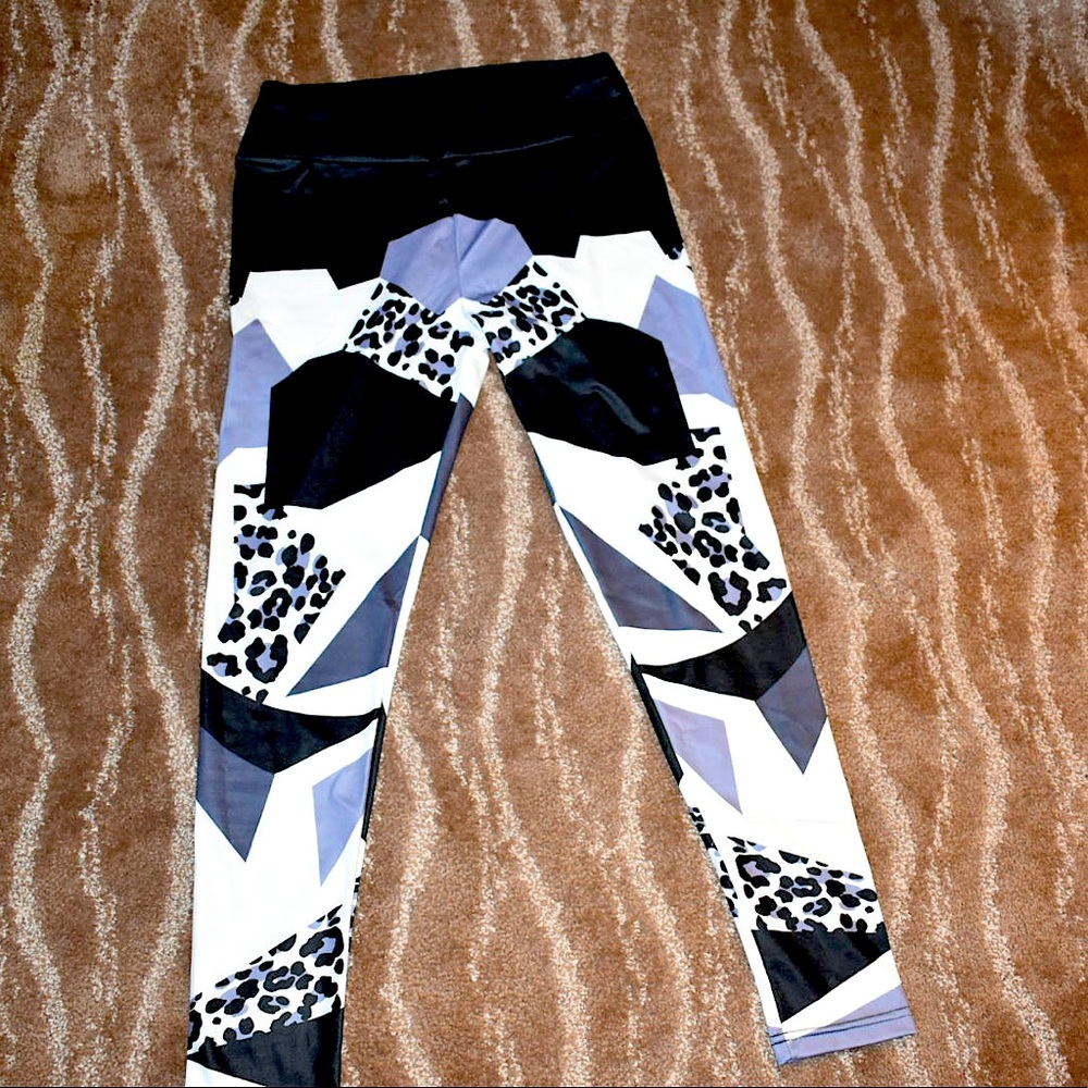 Cheetah pattern leggings